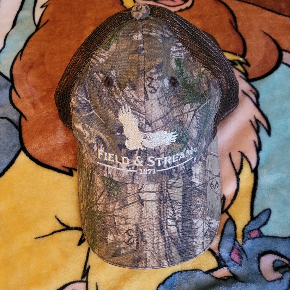 Real tree camo hat like new